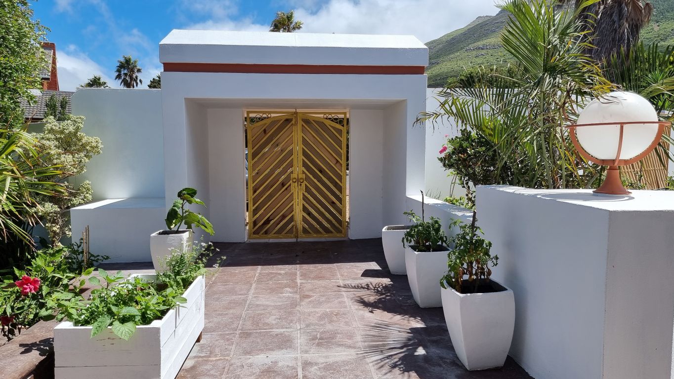 To Let 4 Bedroom Property for Rent in San Michel Western Cape